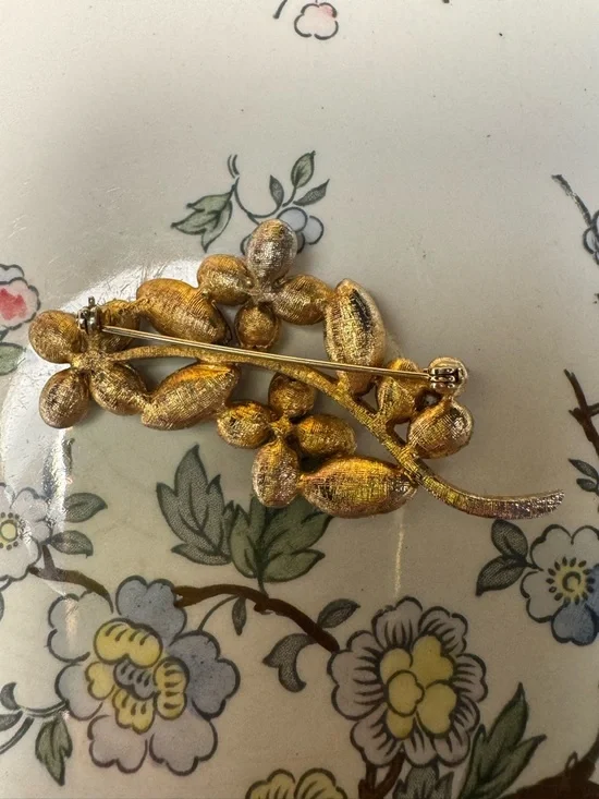 Vintage Gold Floral Brooch with Deep Blue and Iridescent Stones - Picture 2 of 7